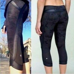 Lululemon Chase Me Crop II Black camo leggings Size 6
